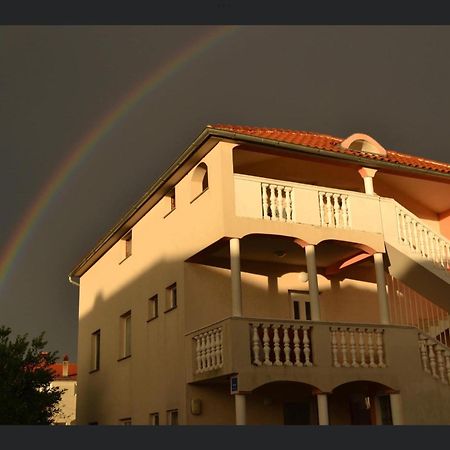 Apartman Basic Pula Exterior photo
